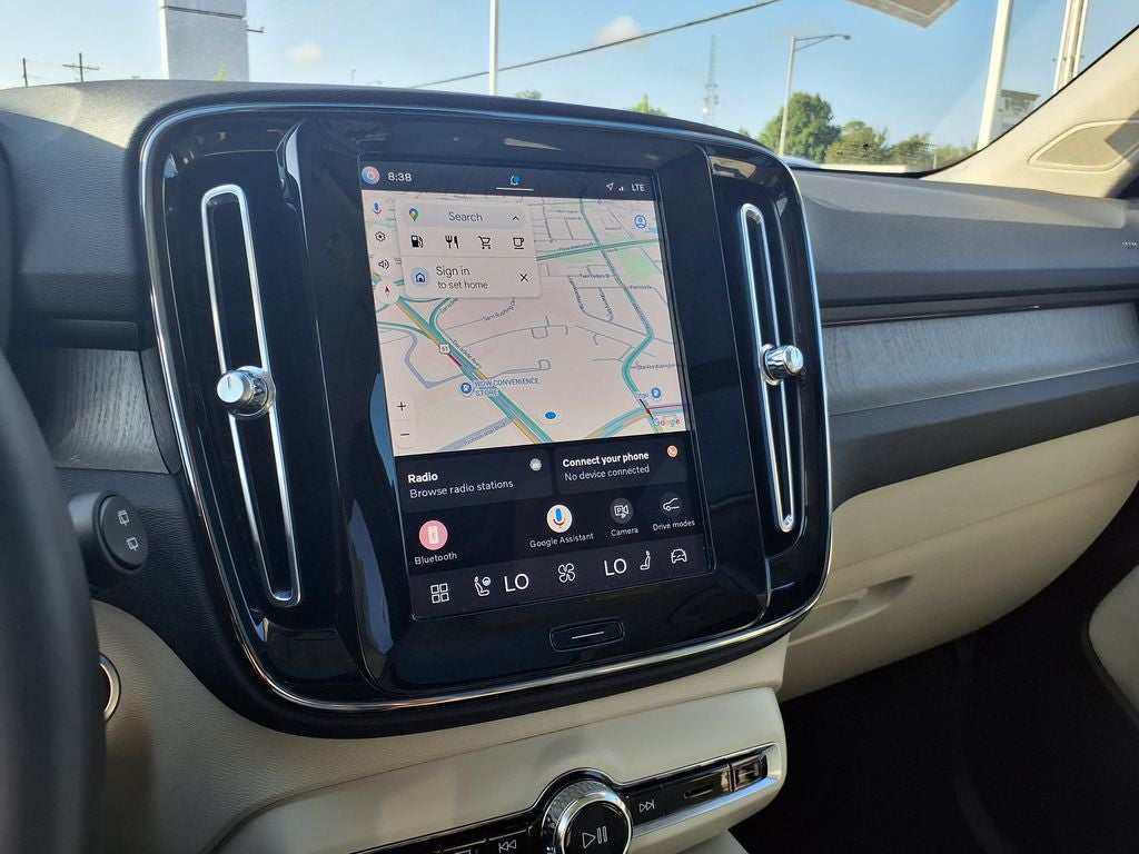 2023 Volvo XC40 B4 Plus Bright Theme