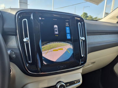 2023 Volvo XC40 B4 Plus Bright Theme