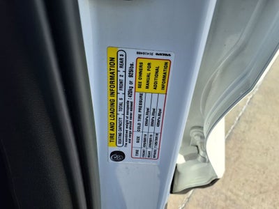 2023 Volvo XC40 B4 Plus Bright Theme