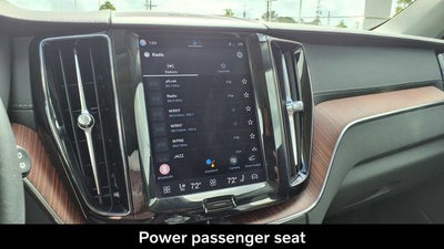 2023 Volvo XC60 B5 Ultimate Bright Theme