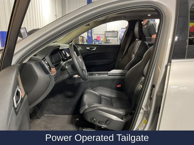 2023 Volvo XC60 B5 Ultimate Bright Theme