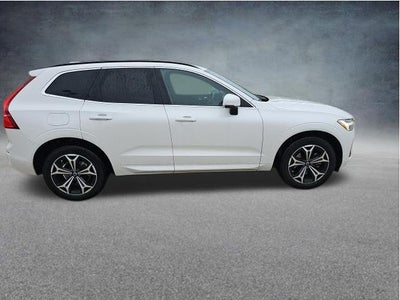 2022 Volvo XC60 B5 Momentum