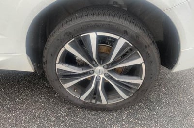2023 Volvo XC60 B5 Plus Dark Theme