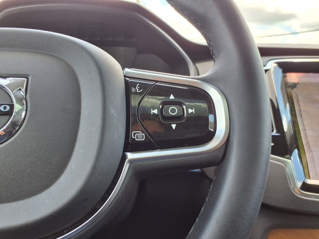 2024 Volvo XC90 B5 Plus
