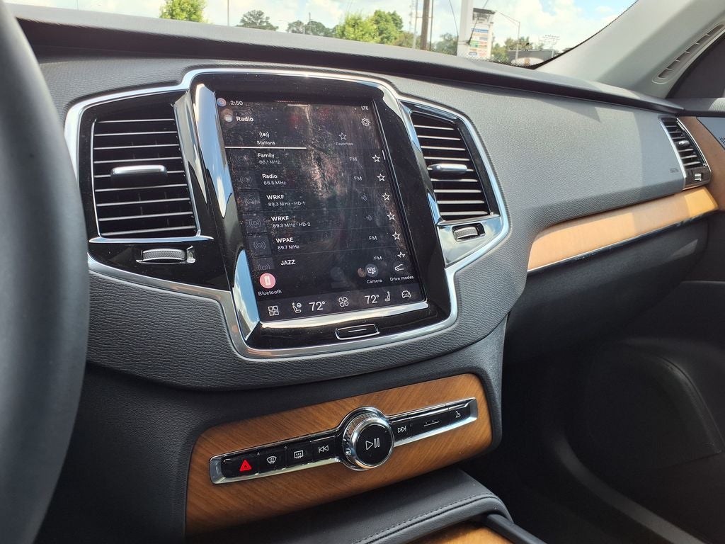 2024 Volvo XC90 B5 Plus