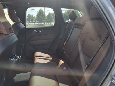 2023 Volvo XC60 B5 Ultimate Bright Theme