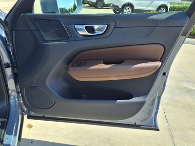 2023 Volvo XC60 B5 Ultimate Bright Theme