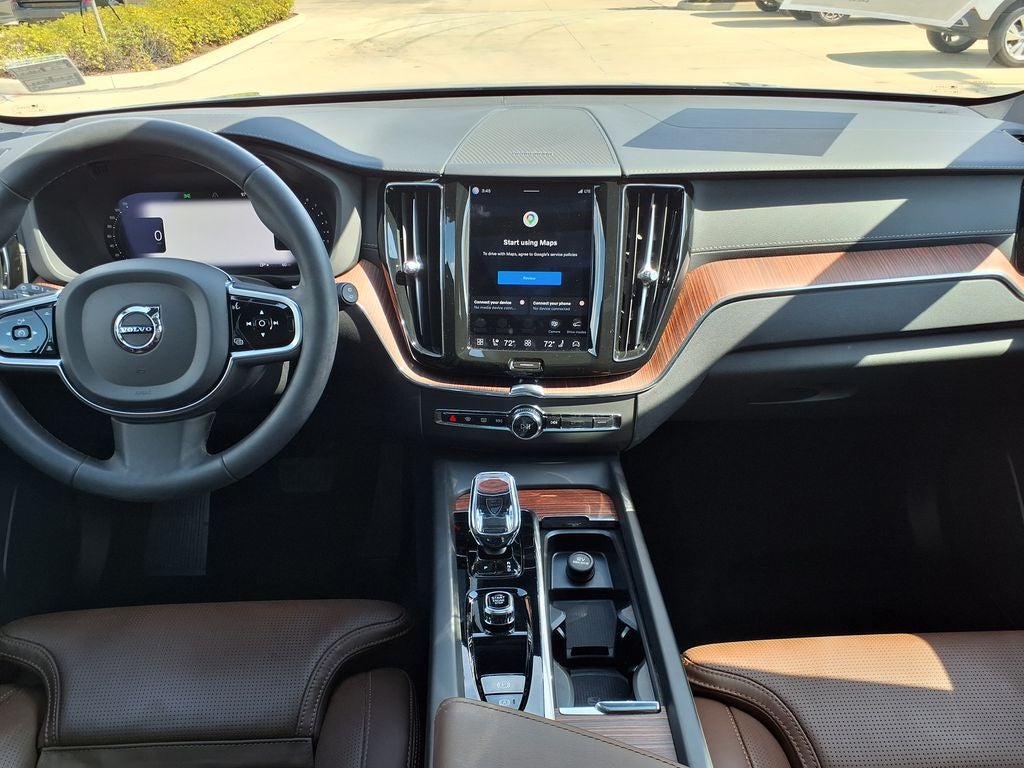 2023 Volvo XC60 B5 Ultimate Bright Theme