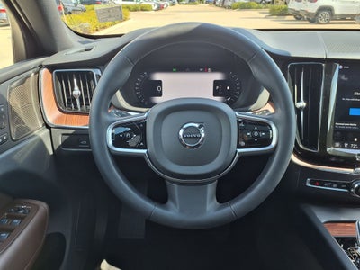 2023 Volvo XC60 B5 Ultimate Bright Theme
