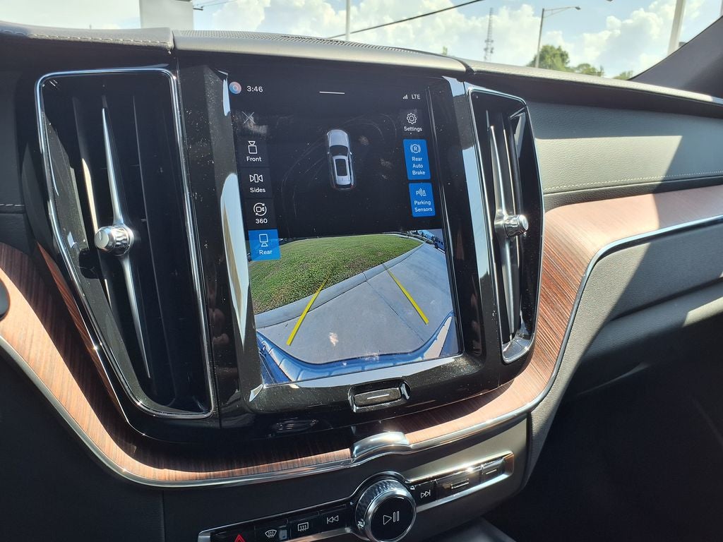 2023 Volvo XC60 B5 Ultimate Bright Theme