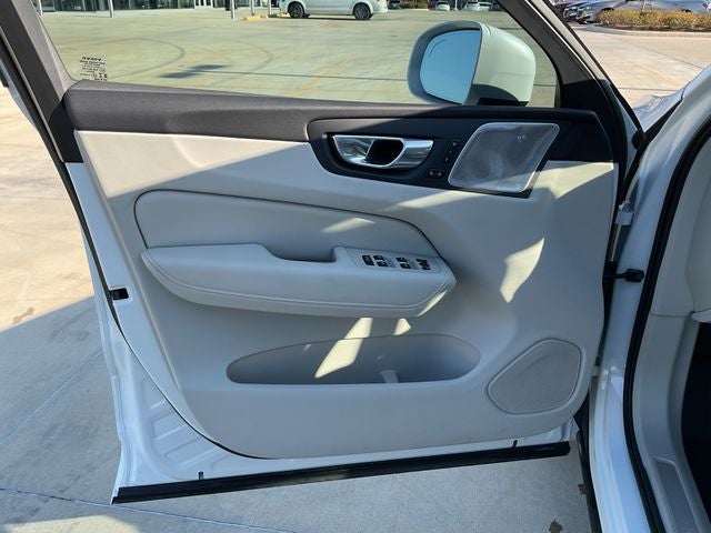 2023 Volvo XC60 B5 Ultimate Bright Theme