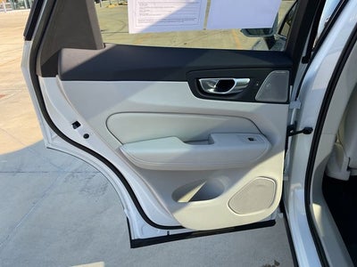 2023 Volvo XC60 B5 Ultimate Bright Theme