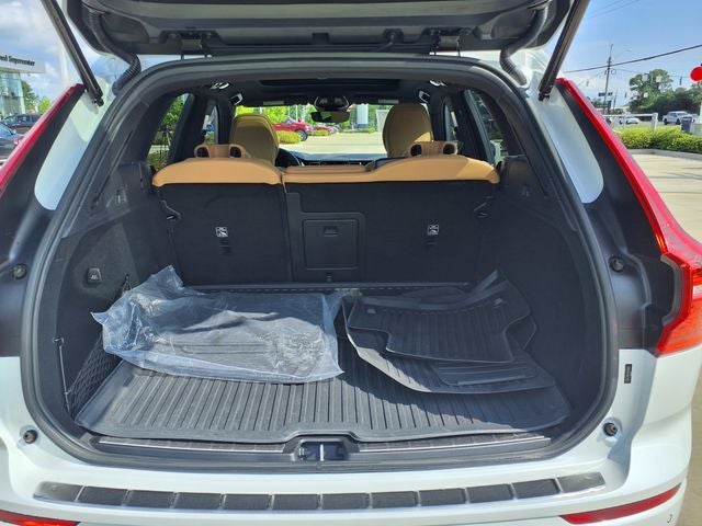 2023 Volvo XC60 B5 Ultimate Bright Theme