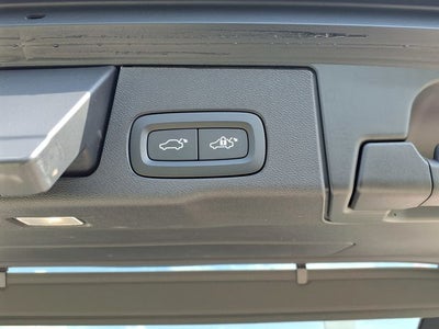 2023 Volvo XC60 B5 Ultimate Bright Theme
