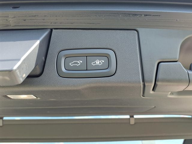 2023 Volvo XC60 B5 Ultimate Bright Theme