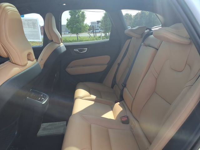 2023 Volvo XC60 B5 Ultimate Bright Theme