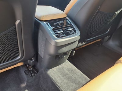2023 Volvo XC60 B5 Ultimate Bright Theme