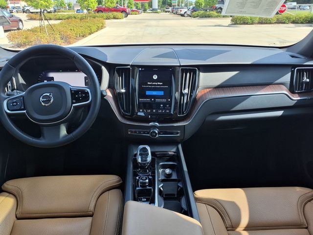 2023 Volvo XC60 B5 Ultimate Bright Theme