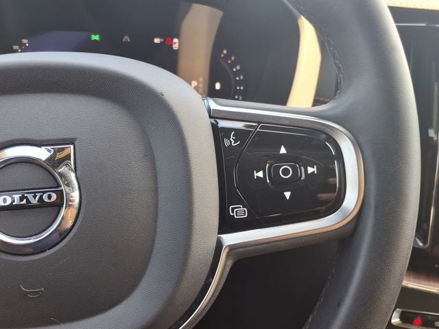 2023 Volvo XC60 B5 Ultimate Bright Theme