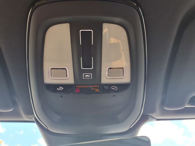 2023 Volvo XC60 B5 Ultimate Bright Theme