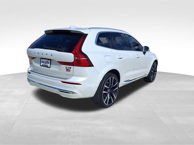 2023 Volvo XC60 B5 Ultimate Bright Theme