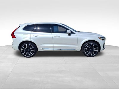 2023 Volvo XC60 B5 Ultimate Bright Theme