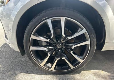 2023 Volvo XC60 B5 Ultimate Bright Theme