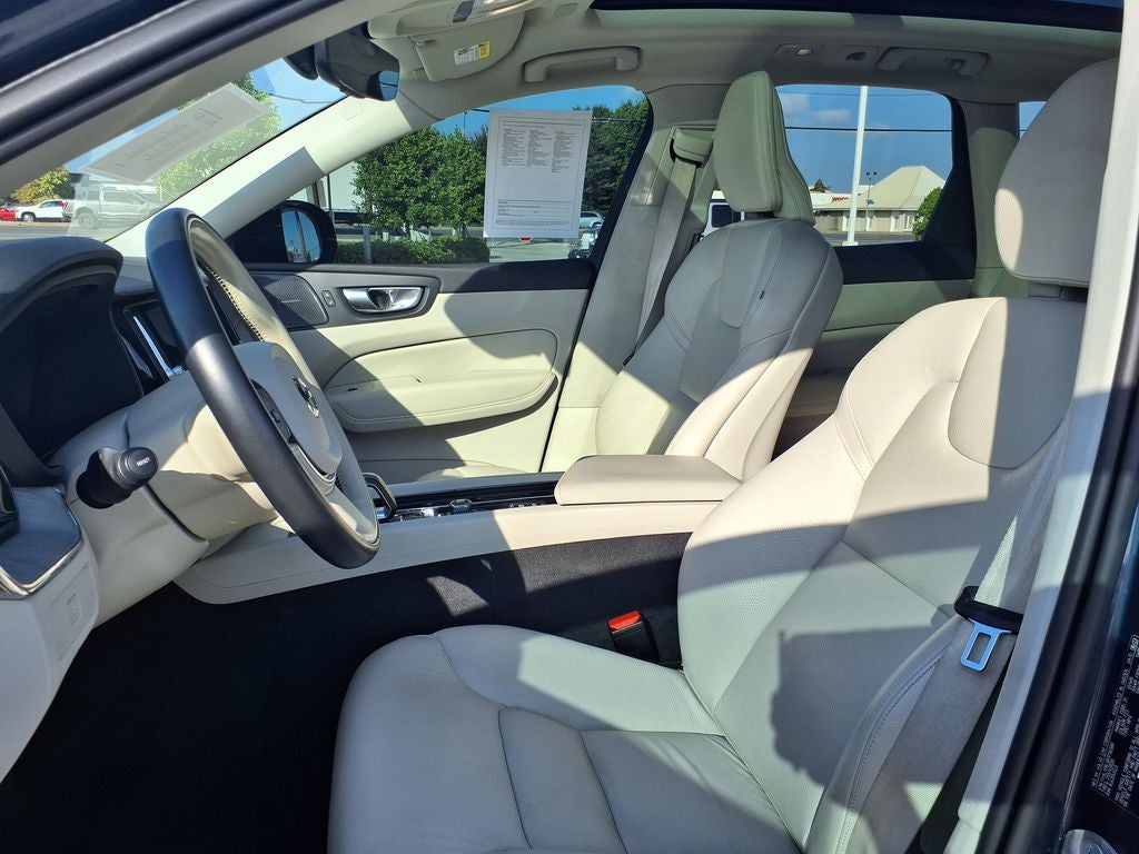 2024 Volvo XC60 B5 Plus Dark Theme