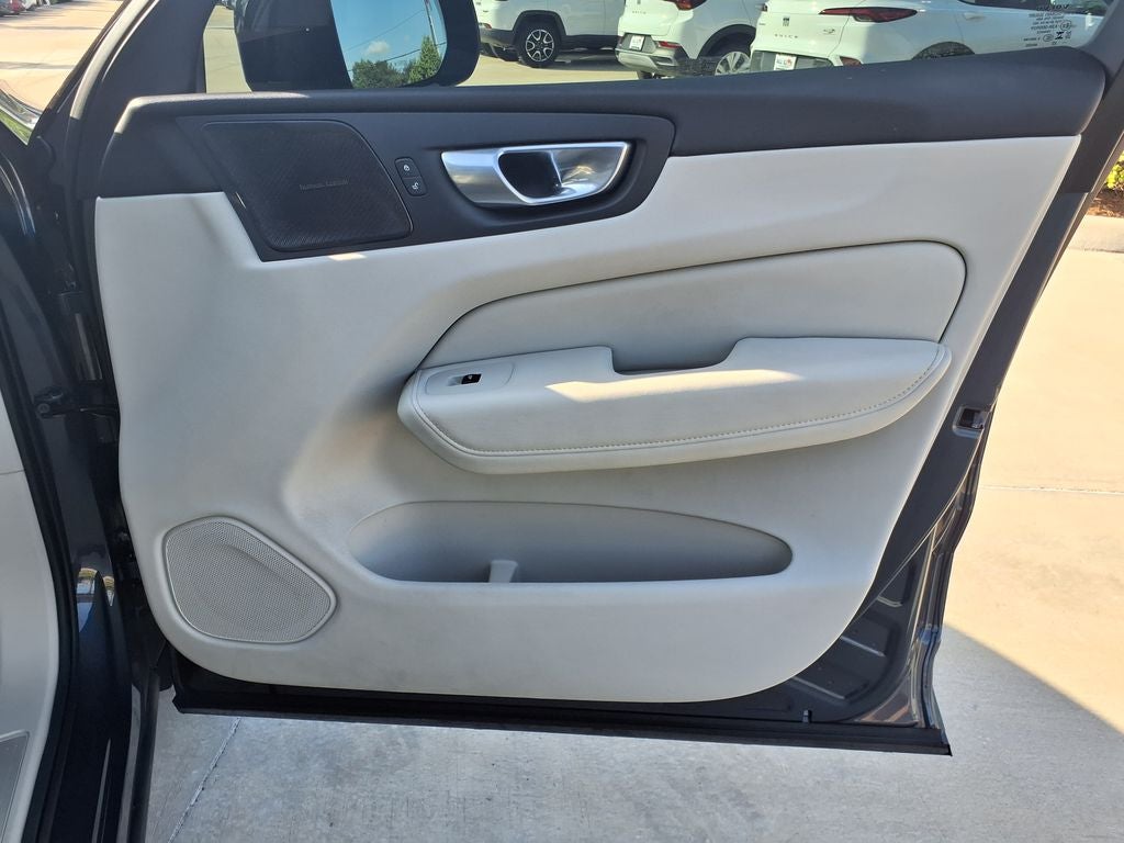 2024 Volvo XC60 B5 Plus Dark Theme