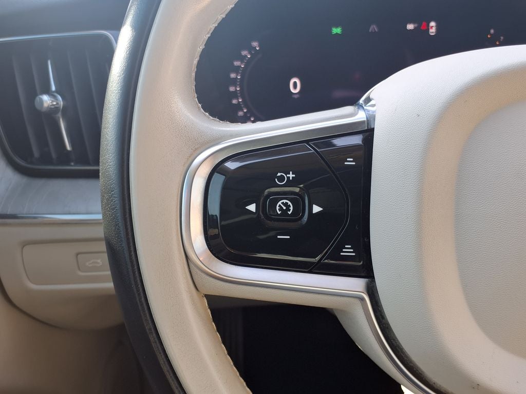 2024 Volvo XC60 B5 Plus Dark Theme