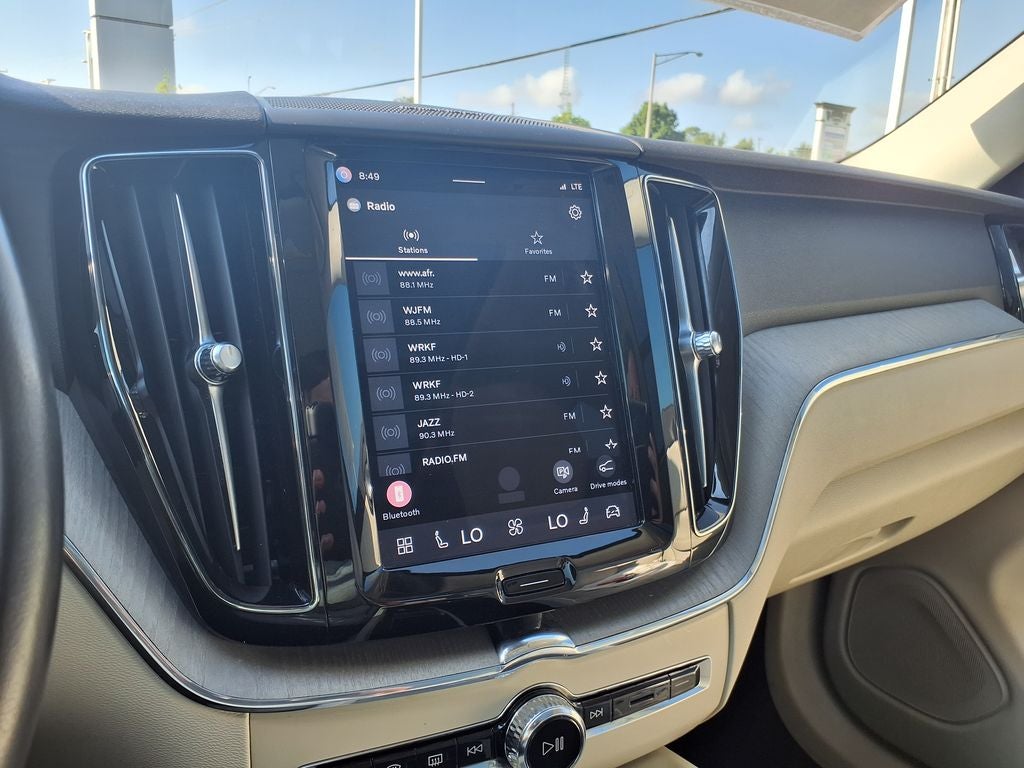 2024 Volvo XC60 B5 Plus Dark Theme