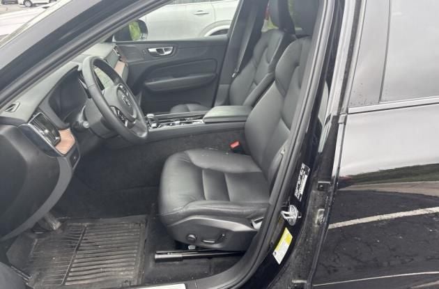 2024 Volvo XC60 B5 Plus Dark Theme