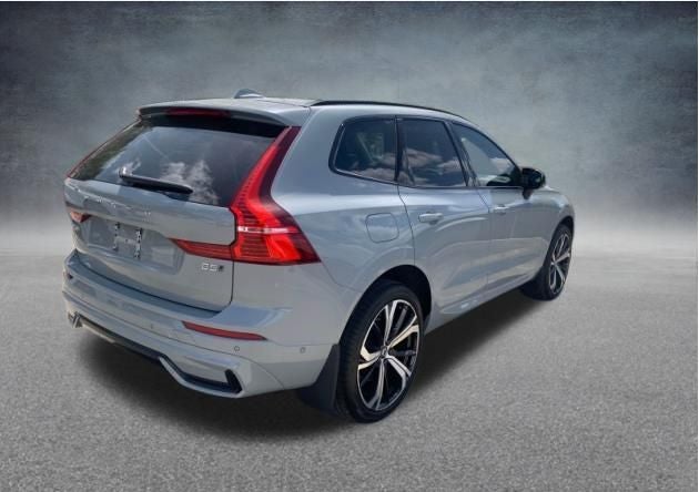 2024 Volvo XC60 B5 Ultimate Dark Theme
