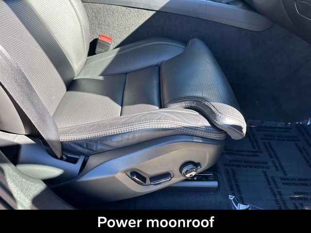 2023 Volvo XC60 B5 Ultimate Dark Theme