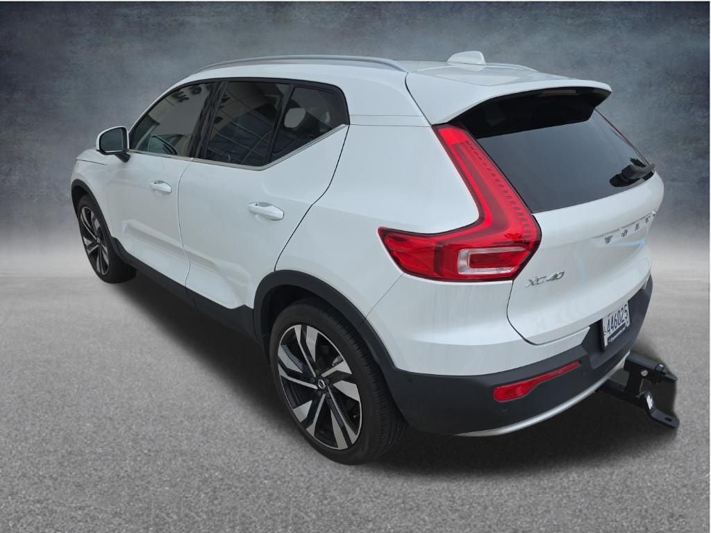 2023 Volvo XC40 B5 Plus Bright Theme