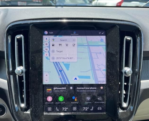 2023 Volvo XC40 B5 Plus Bright Theme