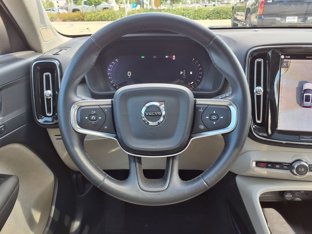 2023 Volvo XC40 B5 Plus Bright Theme