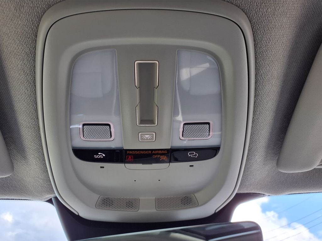 2023 Volvo XC40 B5 Plus Bright Theme
