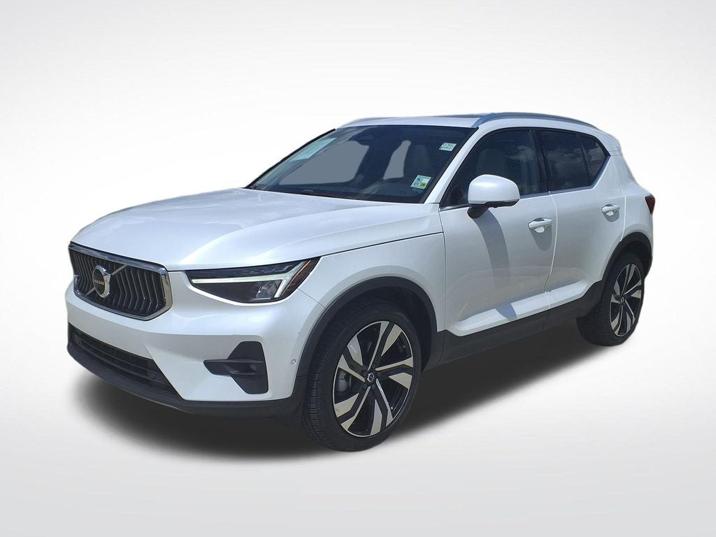 2024 Volvo XC40 B5 Plus Bright Theme