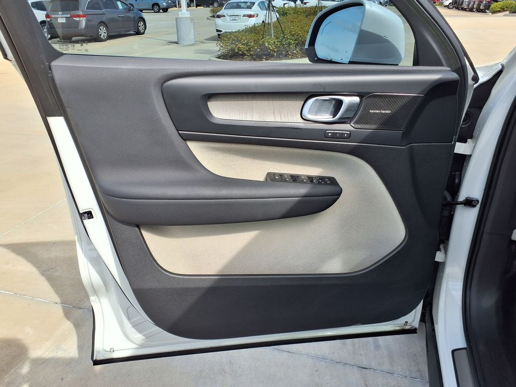 2023 Volvo XC40 Ultimate