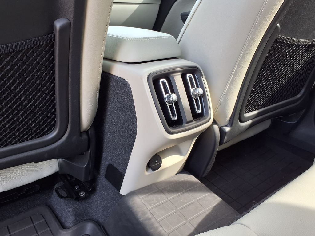 2023 Volvo XC40 Ultimate