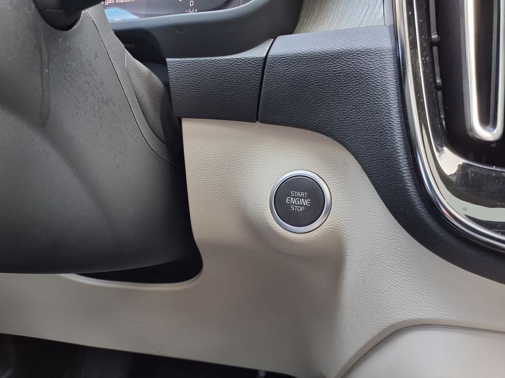 2023 Volvo XC40 Ultimate