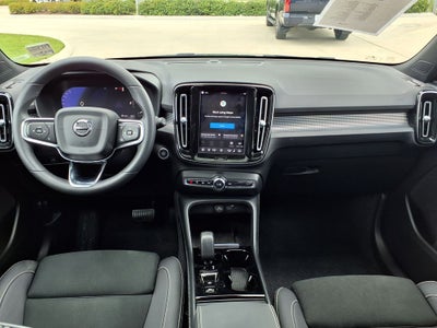 2023 Volvo XC40 B5 Plus Dark Theme