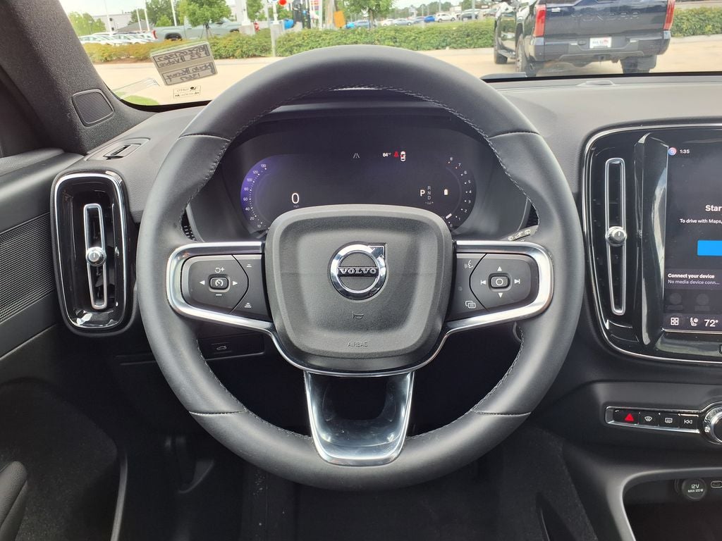 2023 Volvo XC40 B5 Plus Dark Theme