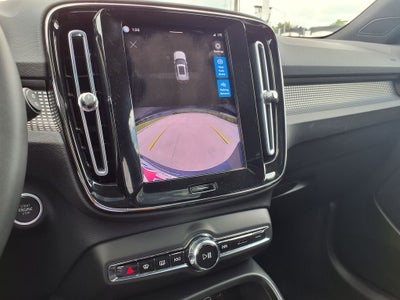 2023 Volvo XC40 B5 Plus Dark Theme