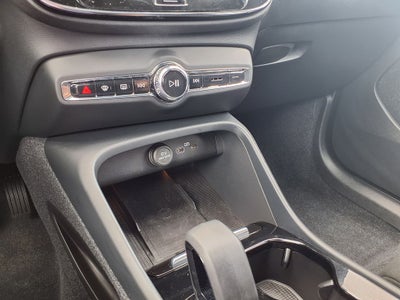 2023 Volvo XC40 B5 Plus Dark Theme