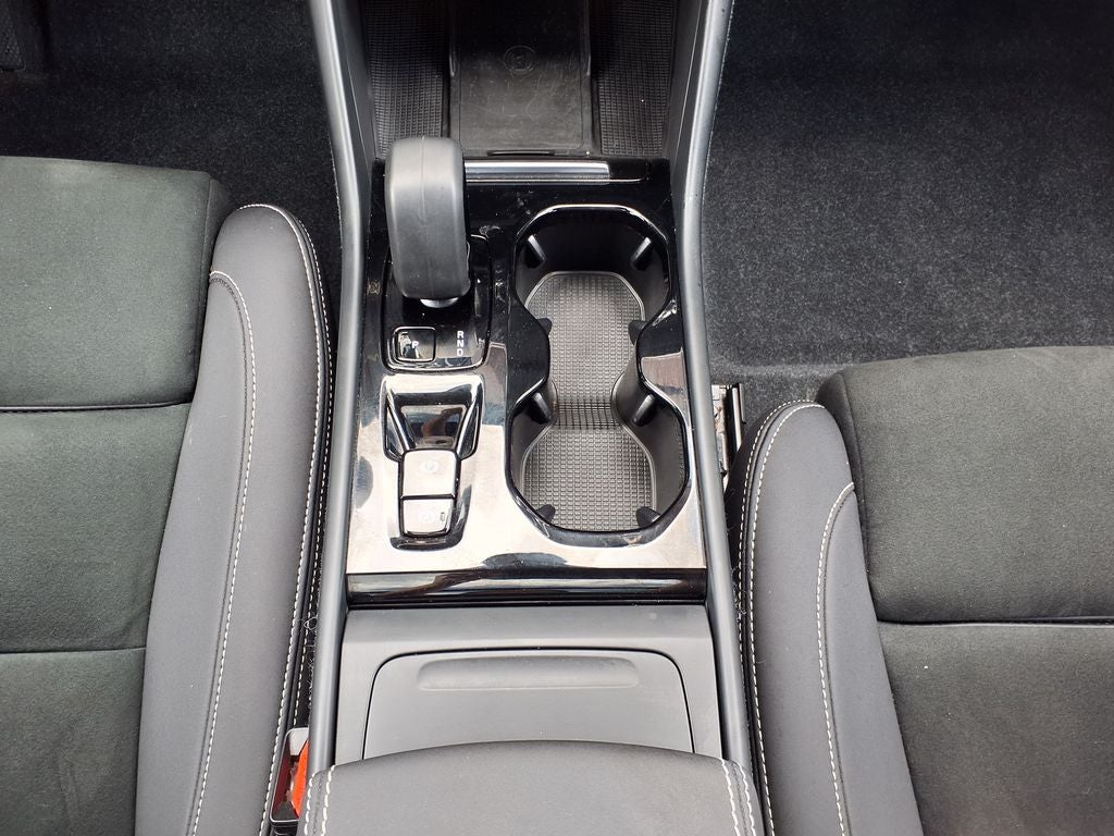 2023 Volvo XC40 B5 Plus Dark Theme