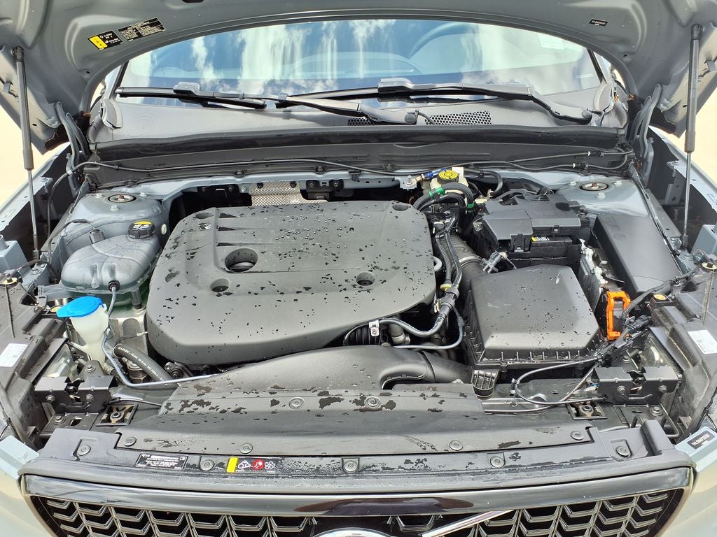 2023 Volvo XC40 B5 Plus Dark Theme