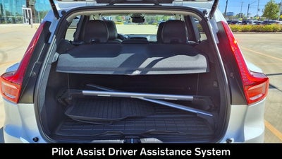 2023 Volvo XC40 B5 Plus Dark Theme