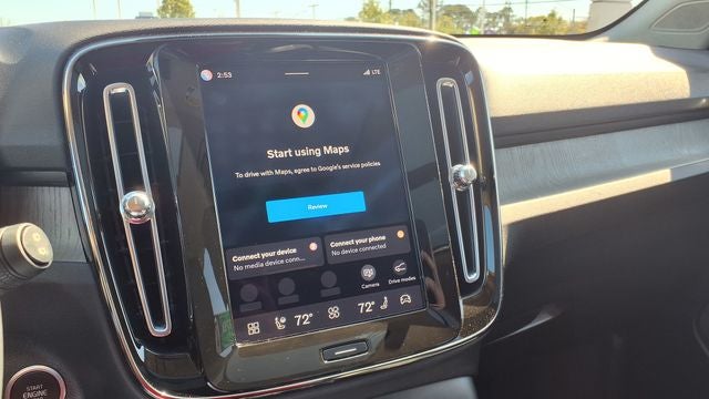 2023 Volvo XC40 B5 Plus Dark Theme